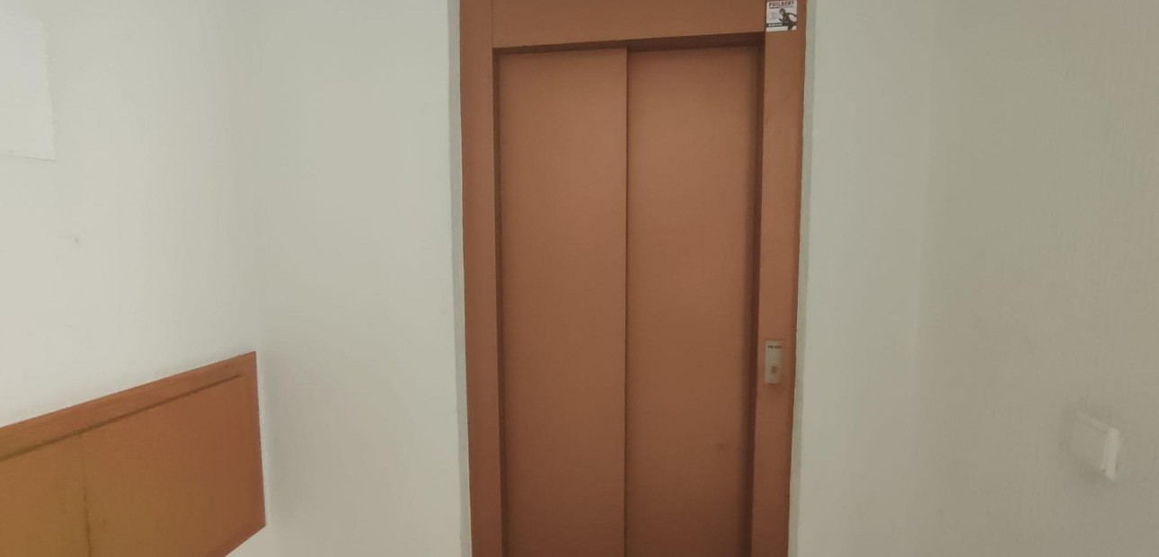 Herverkoop - Appartement / flat -
Torrevieja - Estacion de autobuses