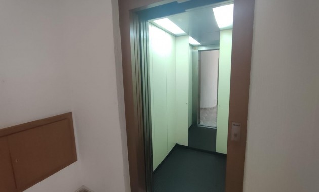 Herverkoop - Appartement / flat -
Torrevieja - Estacion de autobuses