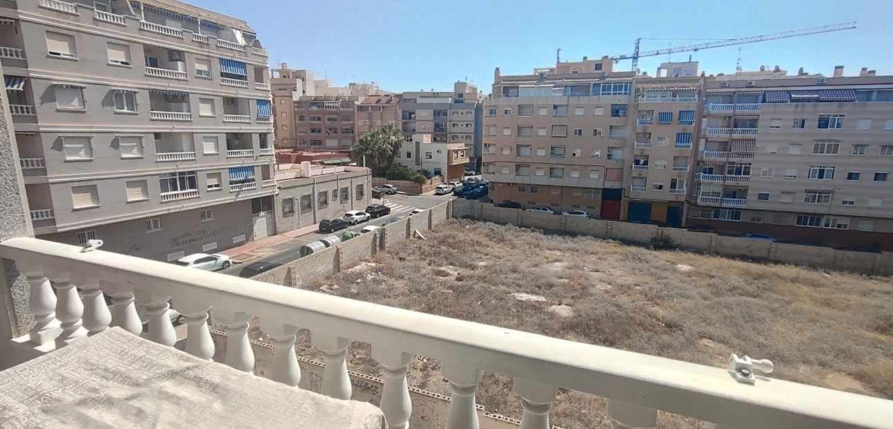 Herverkoop - Appartement / flat -
Torrevieja - Estacion de autobuses