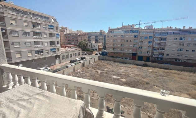 Herverkoop - Appartement / flat -
Torrevieja - Estacion de autobuses