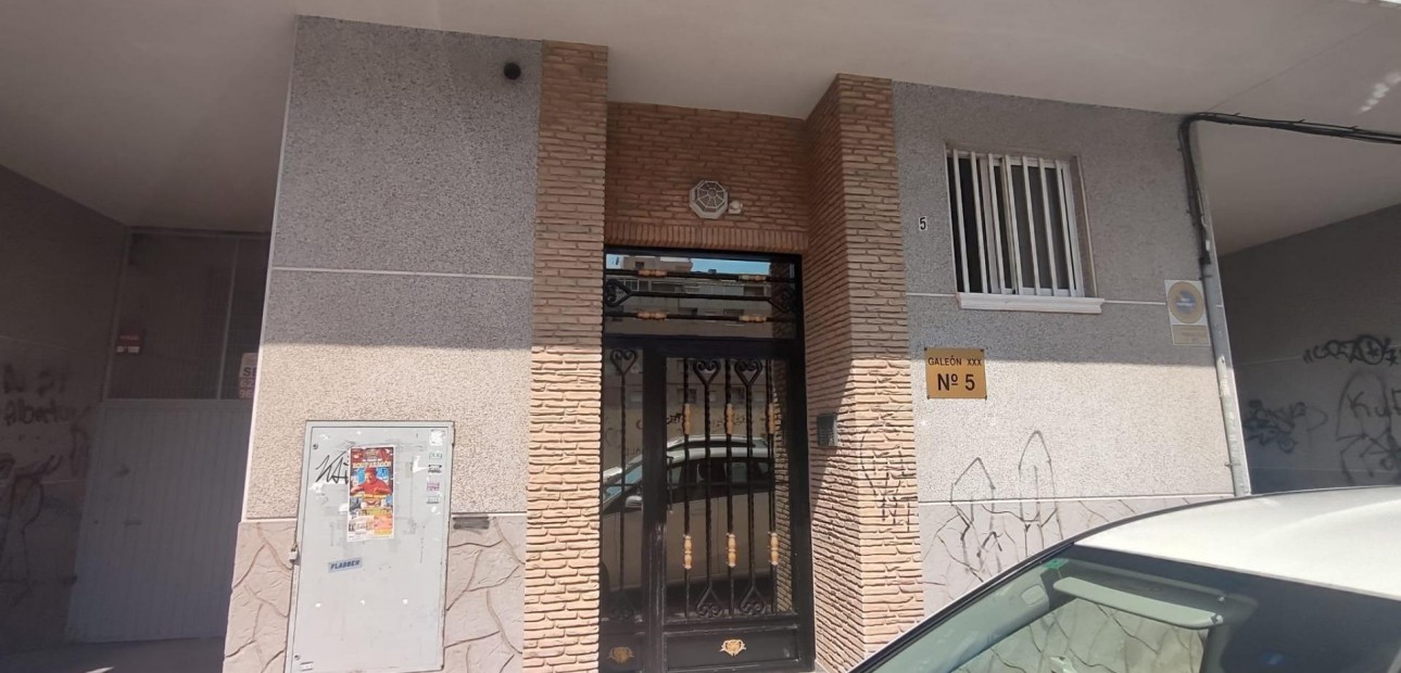 Herverkoop - Appartement / flat -
Torrevieja - Estacion de autobuses