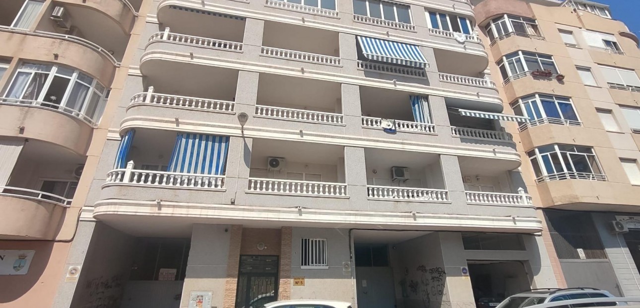 Herverkoop - Appartement / flat -
Torrevieja - Estacion de autobuses