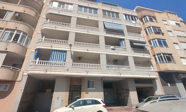 Herverkoop - Appartement / flat -
Torrevieja - Estacion de autobuses