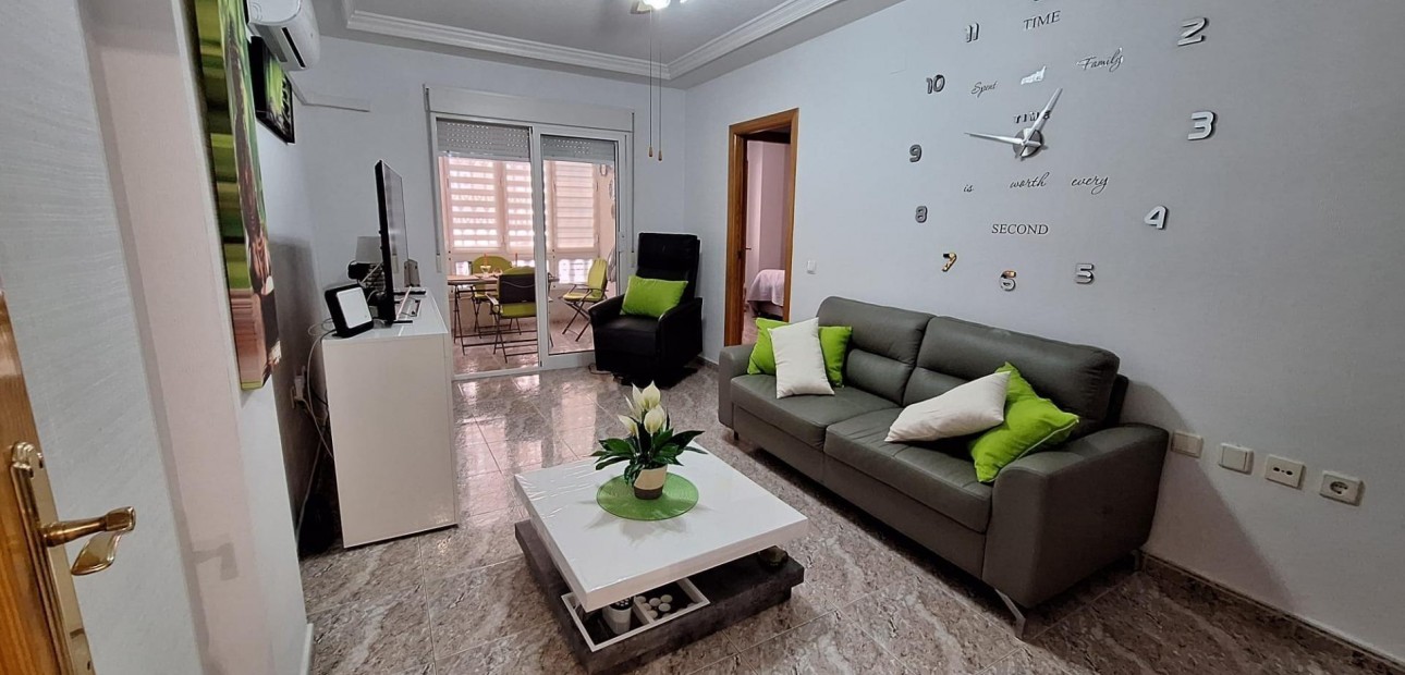 Herverkoop - Appartement / flat -
Torrevieja - Estacion de autobuses