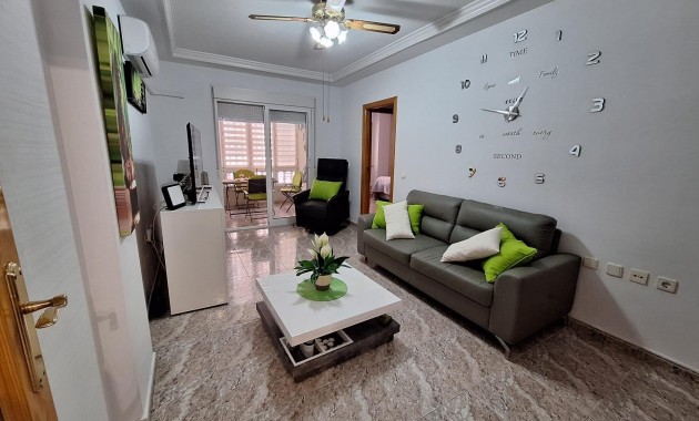 Herverkoop - Appartement / flat -
Torrevieja - Estacion de autobuses