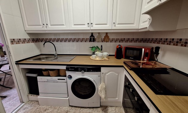 Herverkoop - Appartement / flat -
Torrevieja - Estacion de autobuses