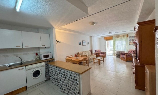 Herverkoop - Appartement / flat -
Torrevieja - Estacion de autobuses