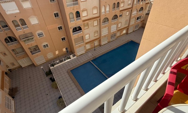 Herverkoop - Appartement / flat -
Torrevieja - Estacion de autobuses