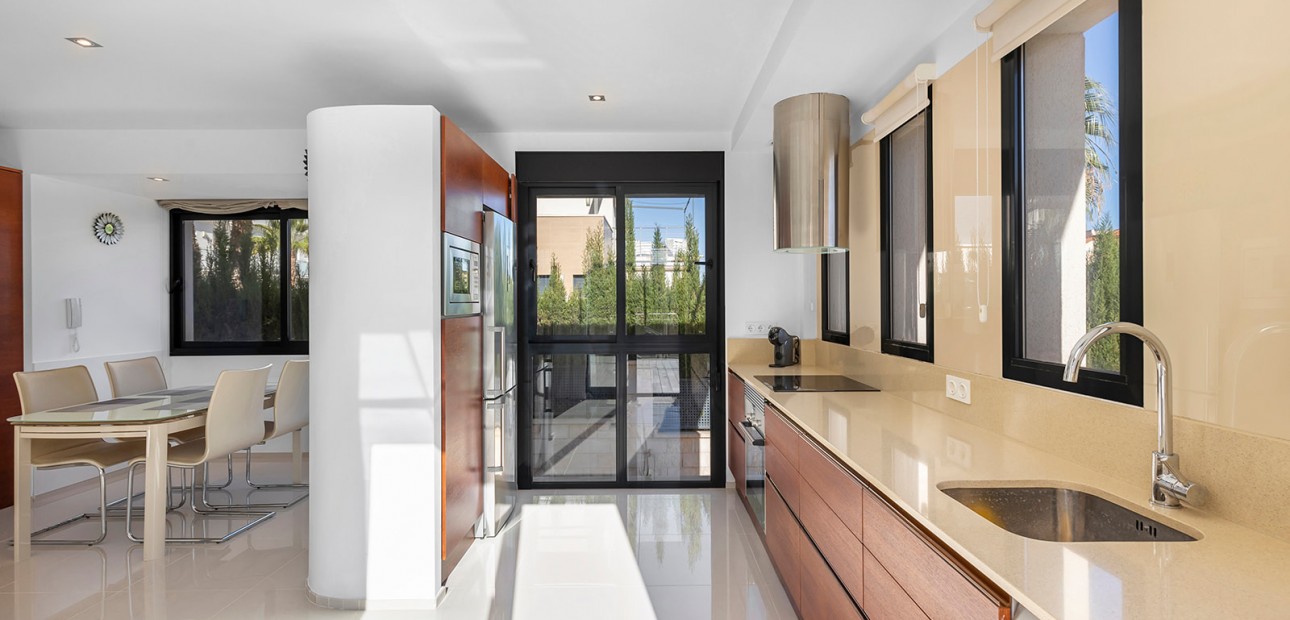 Herverkoop - Detached Villa -
Orihuela Costa - La Zenia