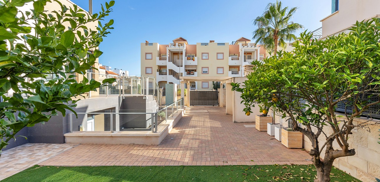 Herverkoop - Detached Villa -
Orihuela Costa - La Zenia