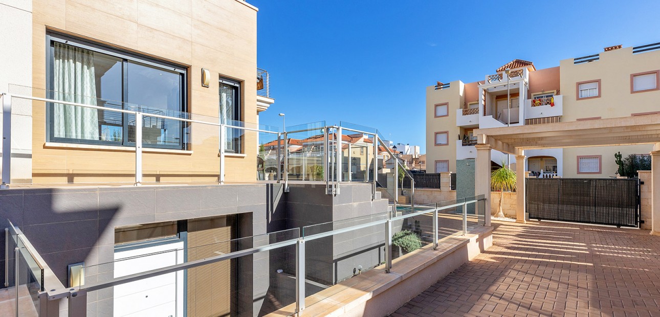Herverkoop - Detached Villa -
Orihuela Costa - La Zenia