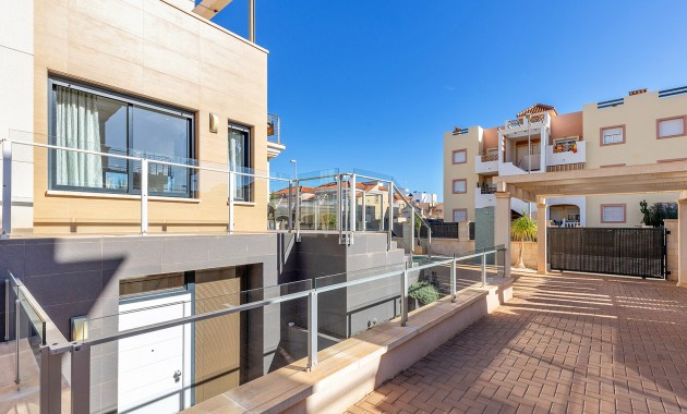 Herverkoop - Detached Villa -
Orihuela Costa - La Zenia