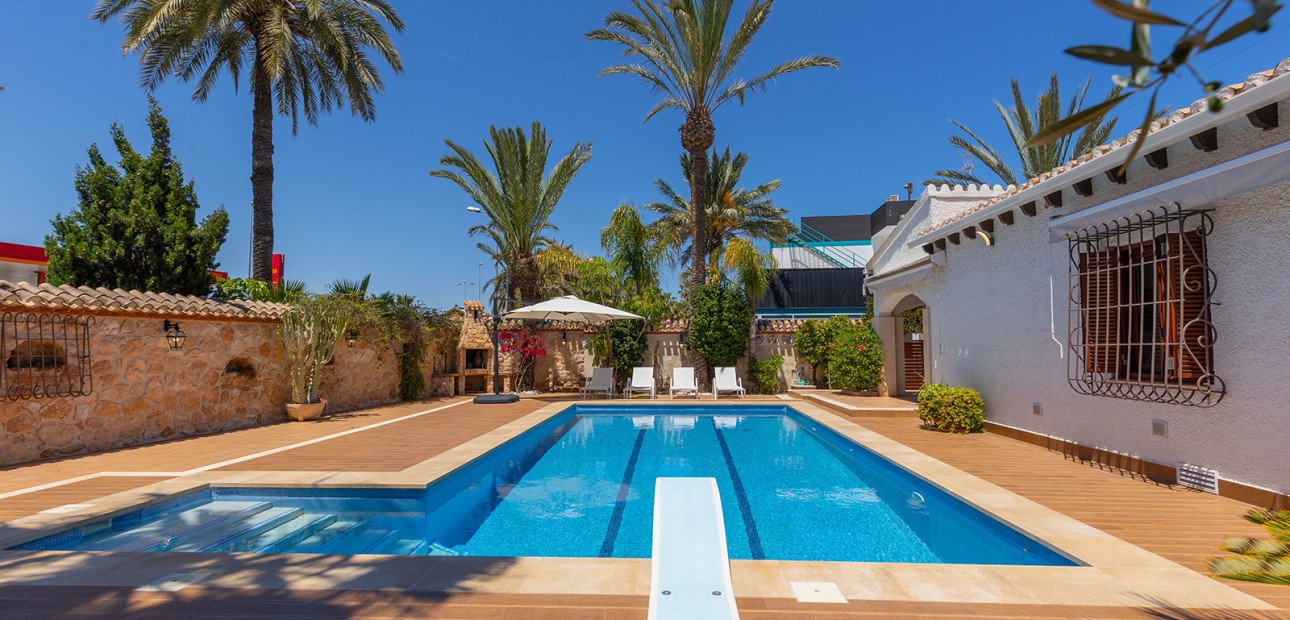 Herverkoop - Detached Villa -
Orihuela Costa - Punta Prima