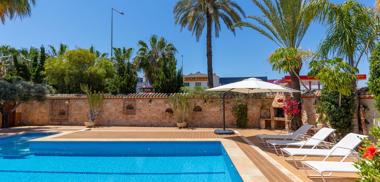 Herverkoop - Detached Villa -
Orihuela Costa - Punta Prima