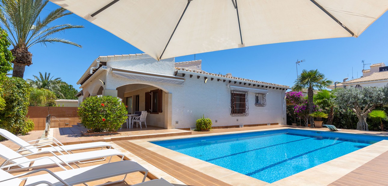 Herverkoop - Detached Villa -
Orihuela Costa - Punta Prima
