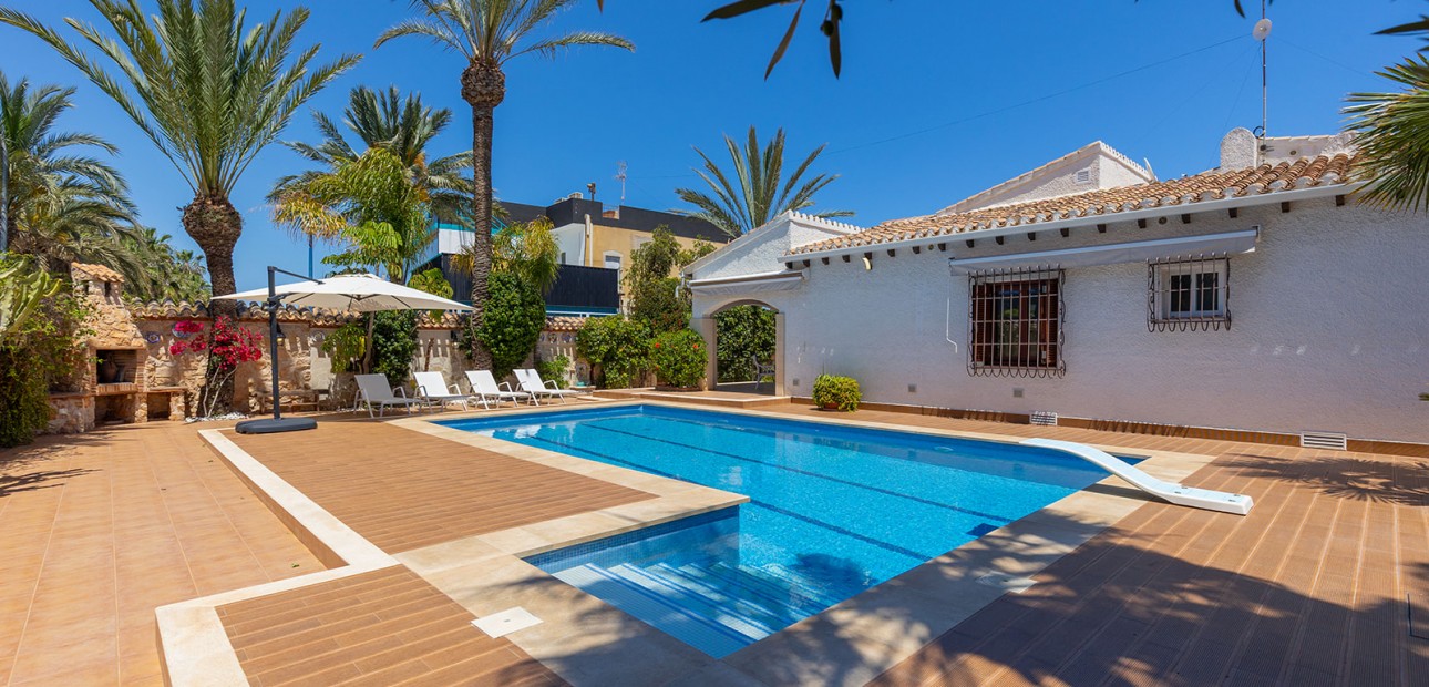 Herverkoop - Detached Villa -
Orihuela Costa - Punta Prima