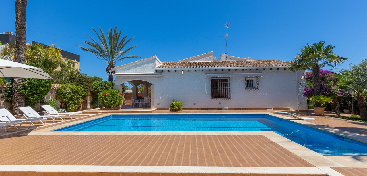 Herverkoop - Detached Villa -
Orihuela Costa - Punta Prima