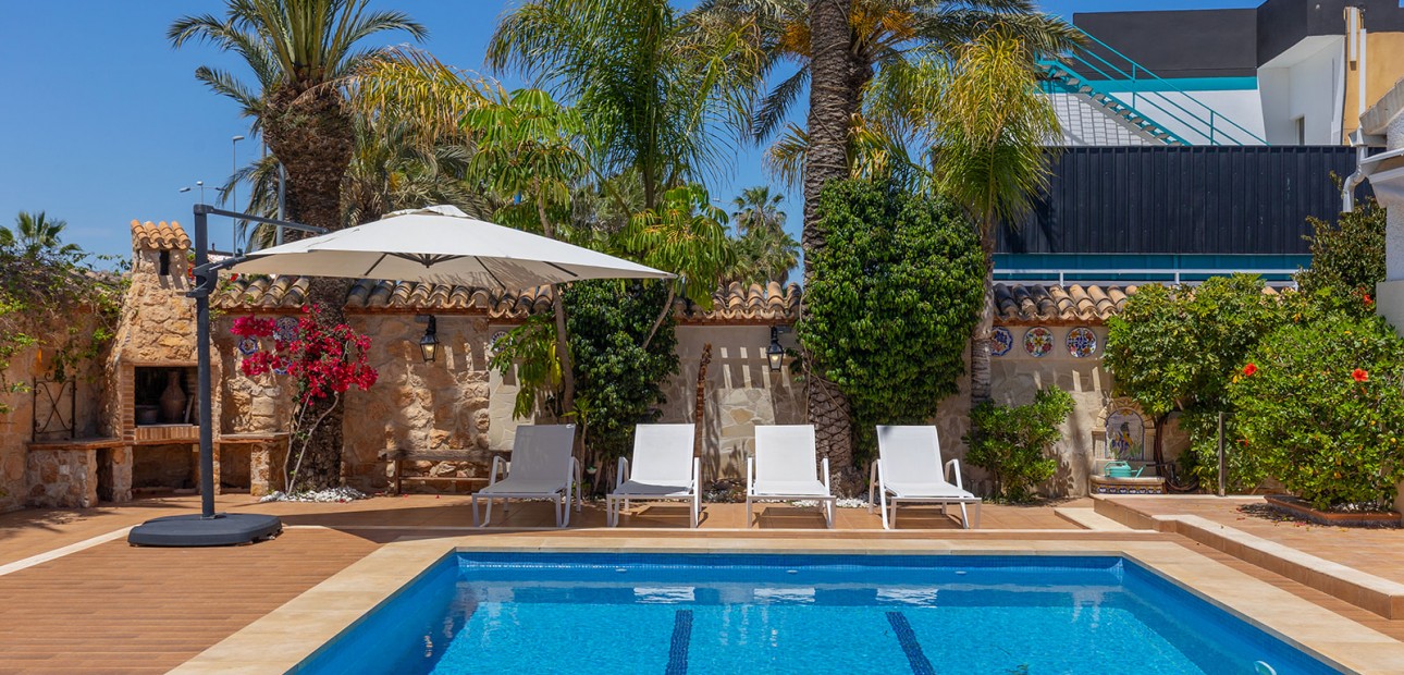 Herverkoop - Detached Villa -
Orihuela Costa - Punta Prima