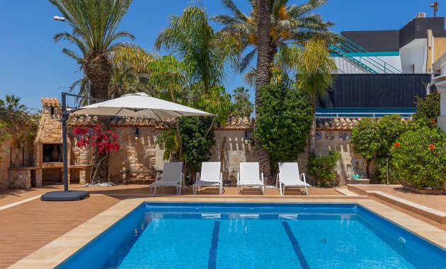 Herverkoop - Detached Villa -
Orihuela Costa - Punta Prima