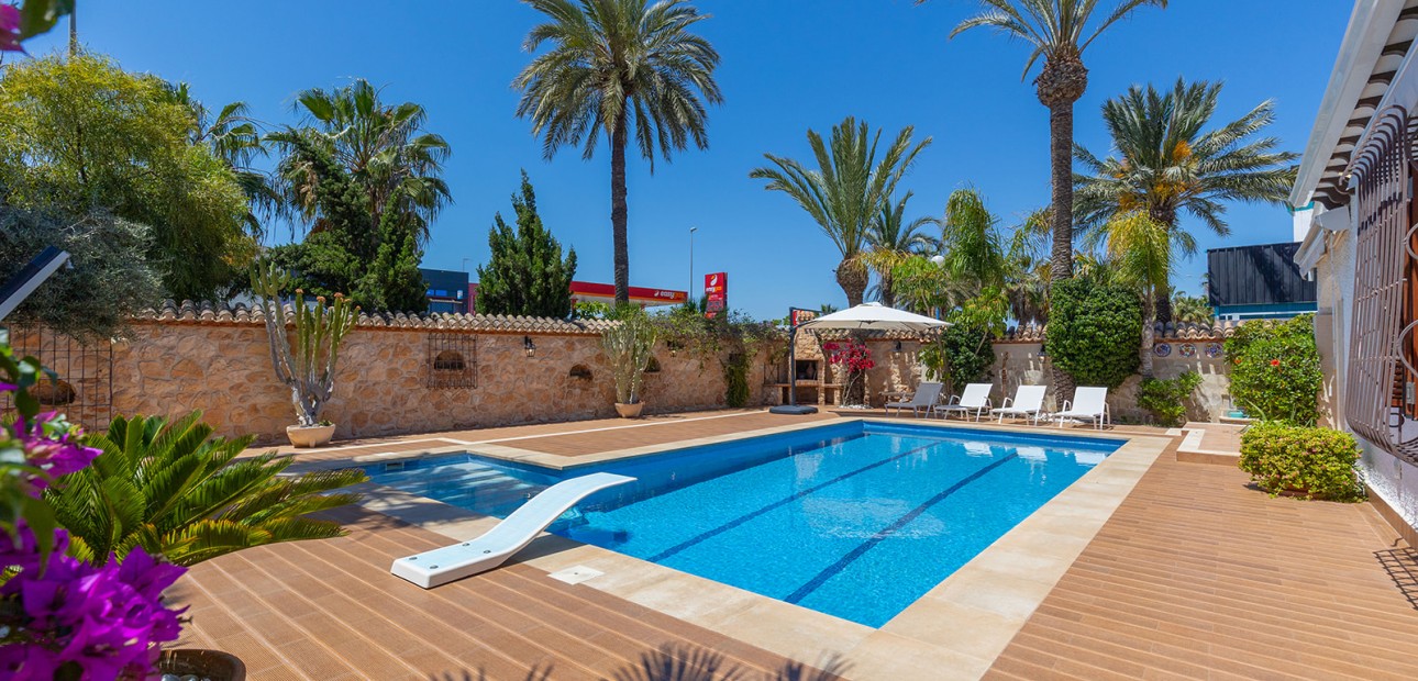 Herverkoop - Detached Villa -
Orihuela Costa - Punta Prima