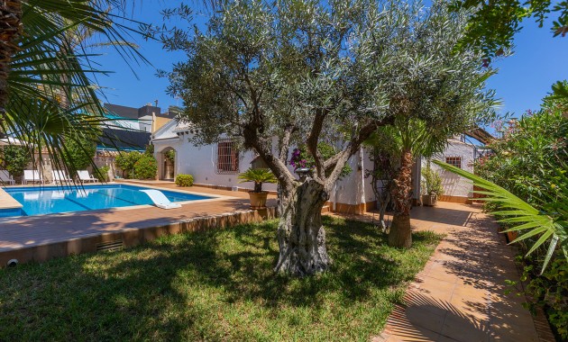 Herverkoop - Detached Villa -
Orihuela Costa - Punta Prima