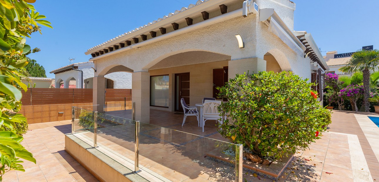 Herverkoop - Detached Villa -
Orihuela Costa - Punta Prima