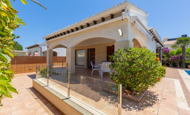 Herverkoop - Detached Villa -
Orihuela Costa - Punta Prima