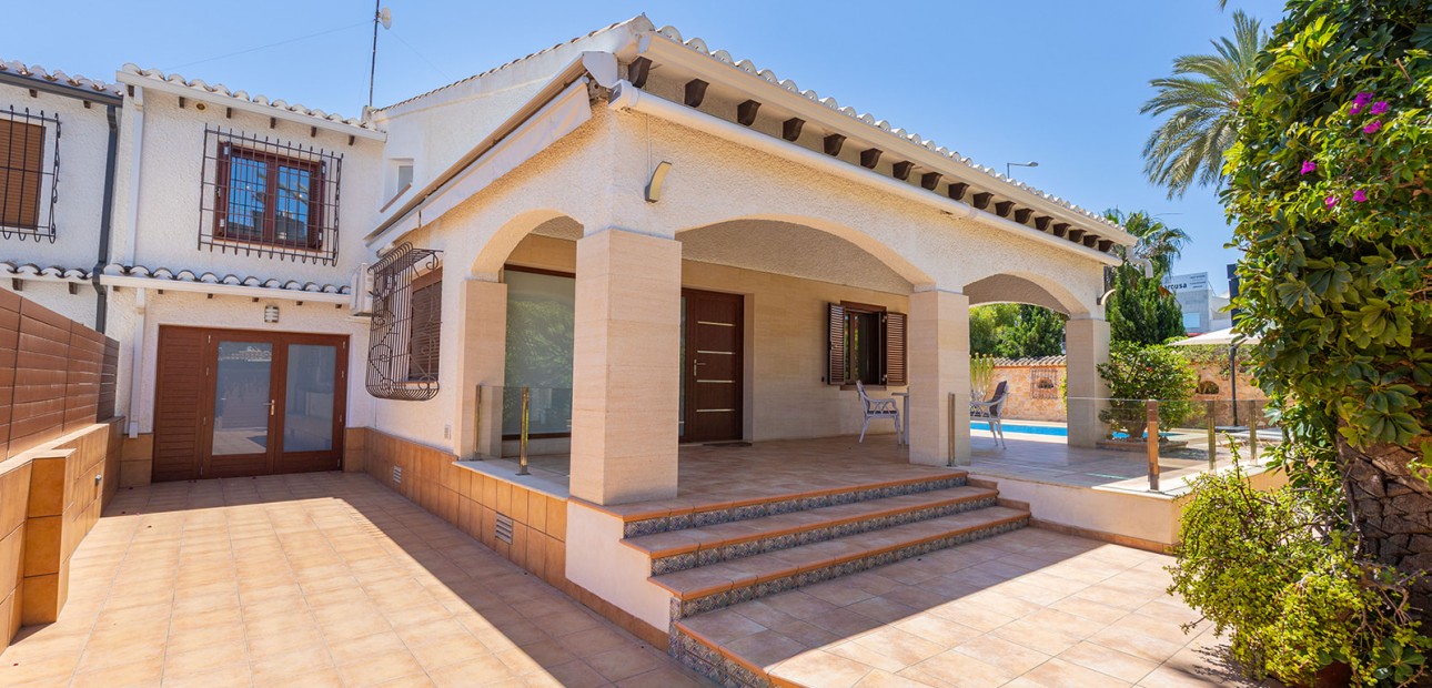 Herverkoop - Detached Villa -
Orihuela Costa - Punta Prima