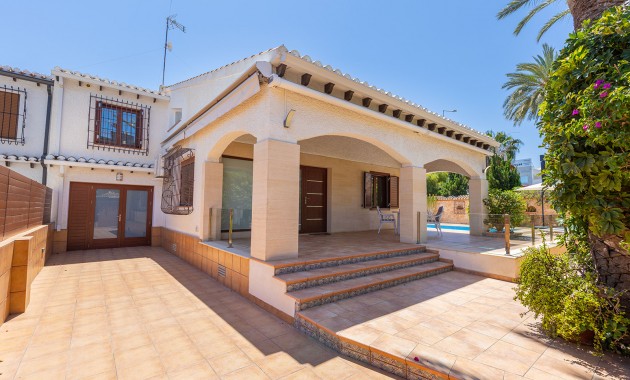 Herverkoop - Detached Villa -
Orihuela Costa - Punta Prima