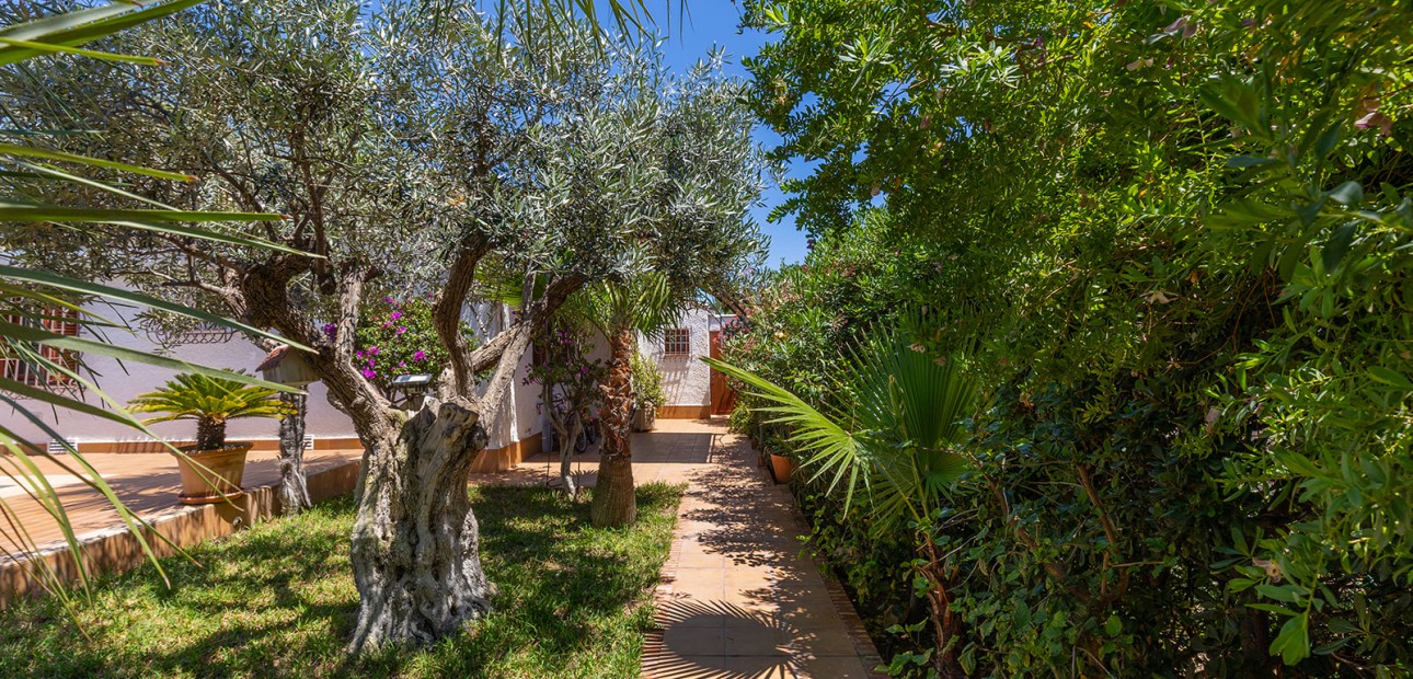 Herverkoop - Detached Villa -
Orihuela Costa - Punta Prima