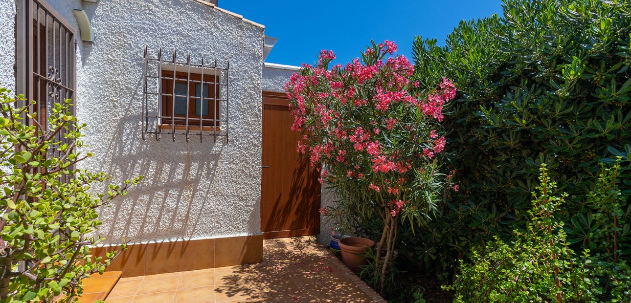 Herverkoop - Detached Villa -
Orihuela Costa - Punta Prima