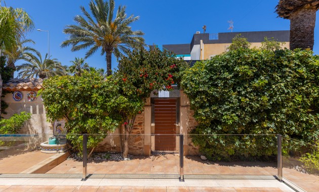 Herverkoop - Detached Villa -
Orihuela Costa - Punta Prima