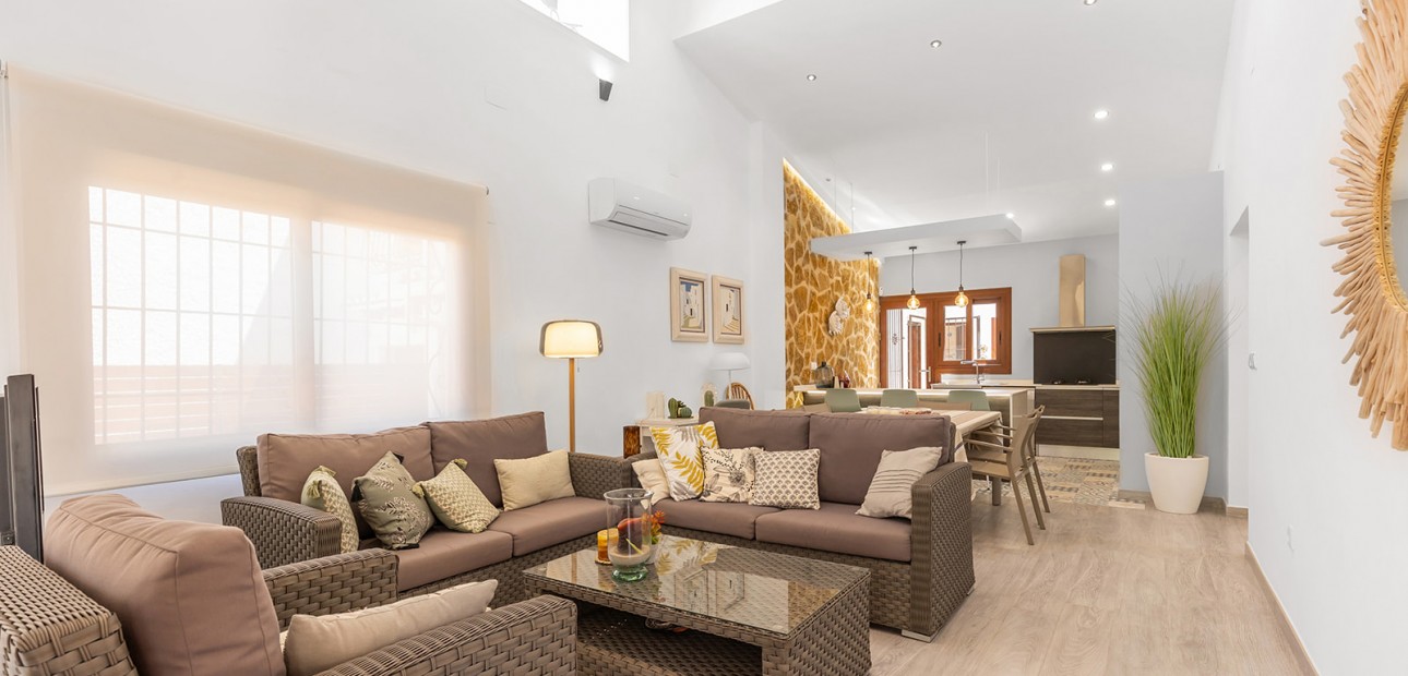 Herverkoop - Detached Villa -
Orihuela Costa - Punta Prima