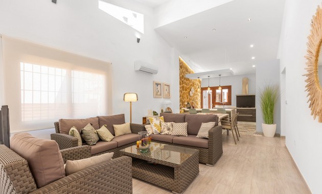 Herverkoop - Detached Villa -
Orihuela Costa - Punta Prima