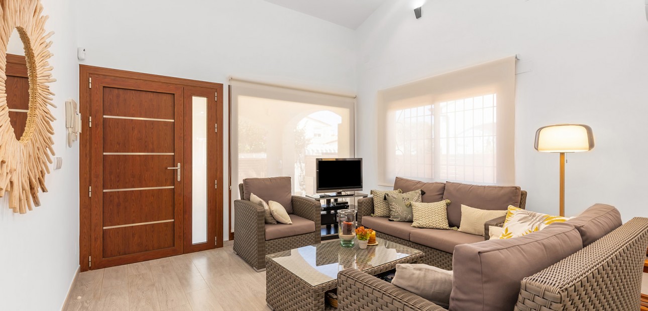 Herverkoop - Detached Villa -
Orihuela Costa - Punta Prima