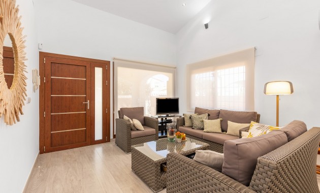 Herverkoop - Detached Villa -
Orihuela Costa - Punta Prima