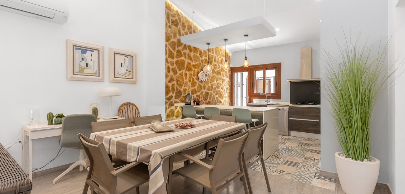 Herverkoop - Detached Villa -
Orihuela Costa - Punta Prima