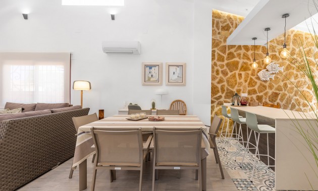 Herverkoop - Detached Villa -
Orihuela Costa - Punta Prima