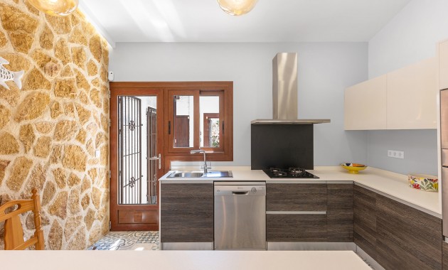 Herverkoop - Detached Villa -
Orihuela Costa - Punta Prima