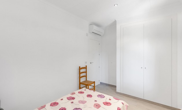 Herverkoop - Detached Villa -
Orihuela Costa - Punta Prima