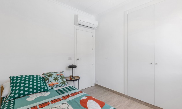 Herverkoop - Detached Villa -
Orihuela Costa - Punta Prima