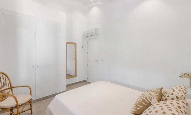 Herverkoop - Detached Villa -
Orihuela Costa - Punta Prima