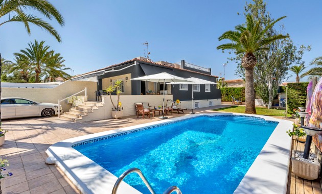 Herverkoop - Detached Villa -
Torrevieja - Rocio del Mar