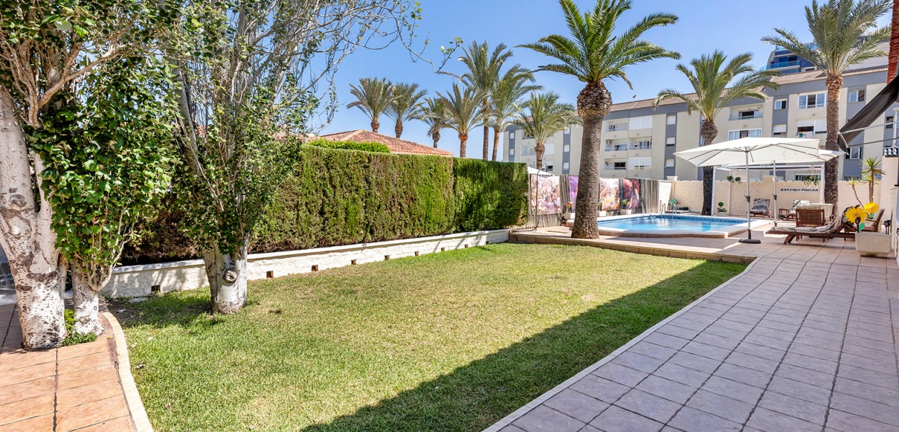 Herverkoop - Detached Villa -
Torrevieja - Rocio del Mar