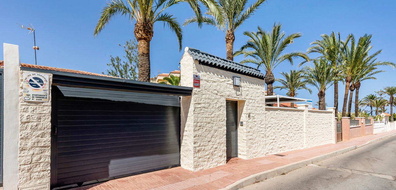 Herverkoop - Detached Villa -
Torrevieja - Rocio del Mar
