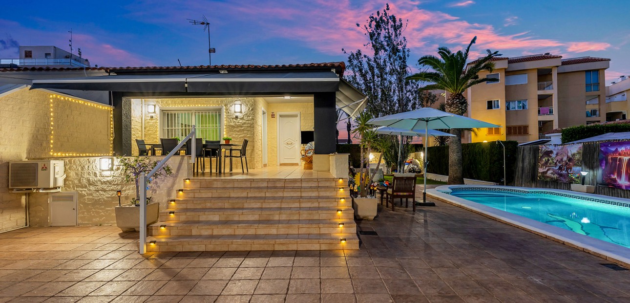 Herverkoop - Detached Villa -
Torrevieja - Rocio del Mar