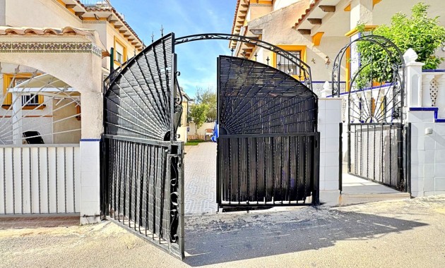 Herverkoop - Quad Villa -
Orihuela Costa - Punta Prima