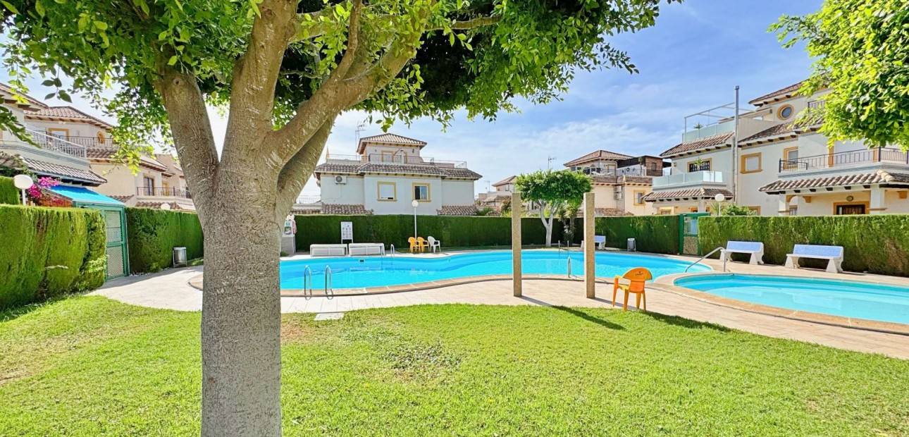 Herverkoop - Quad Villa -
Orihuela Costa - Punta Prima