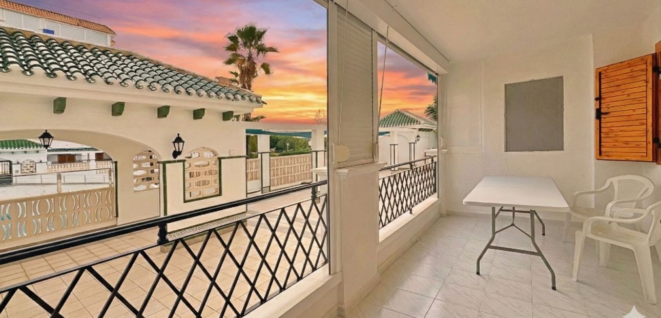 Herverkoop - Appartement / flat -
La Mata - La Mata - Town