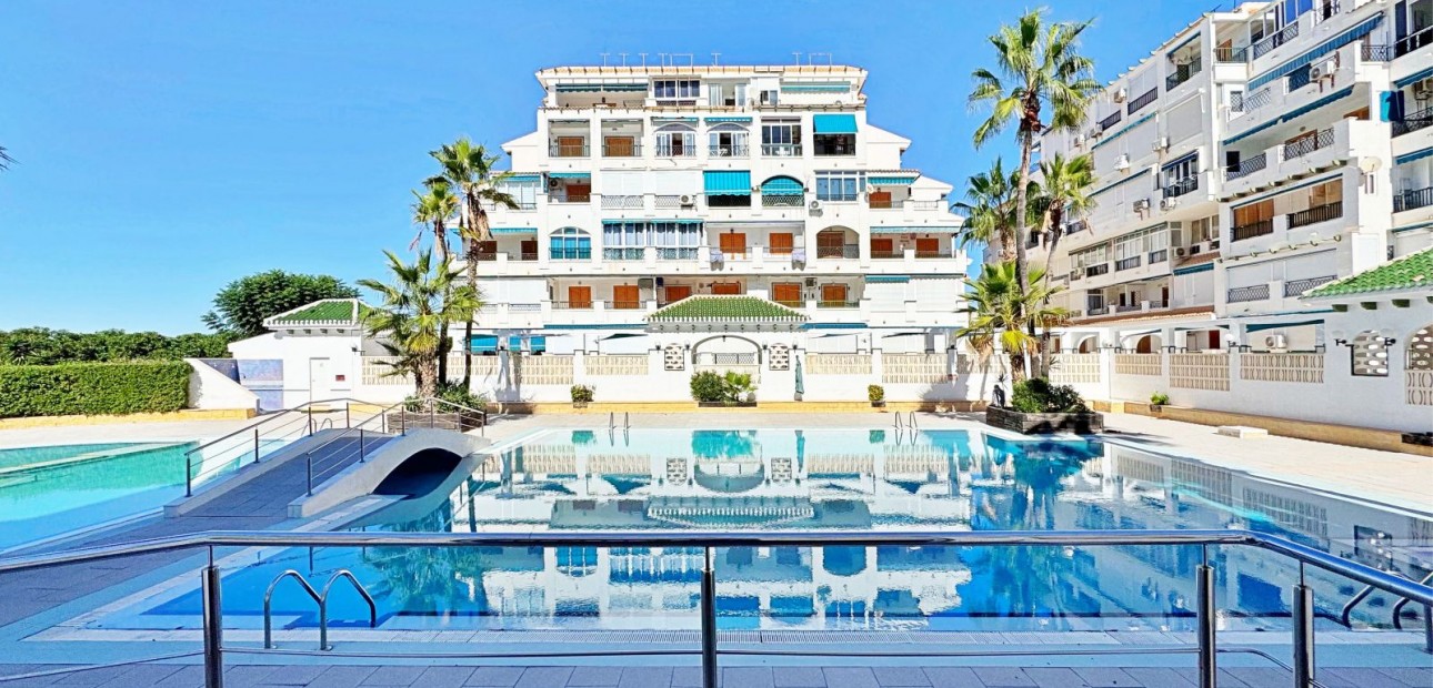 Herverkoop - Appartement / flat -
La Mata - La Mata - Town